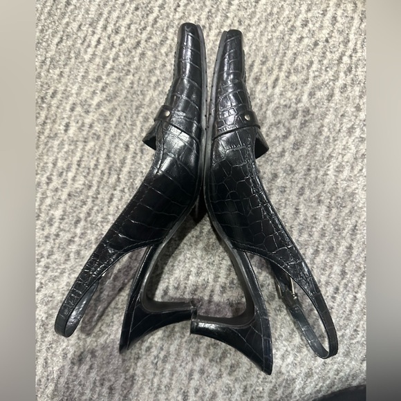 Bandolino Croc Embossed Leather Sling Back with silver hardware/buckle, EUC! - Picture 3 of 7